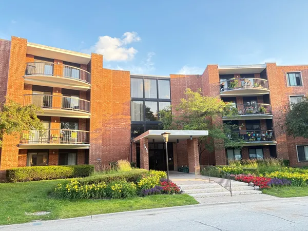 $215,000 | 1415 East Central Road, Unit 203A, Arlington Heights, IL 60005
