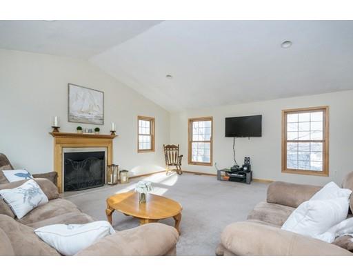 3 Richardson Road Burlington, MA 01803 - Photo 4 of 29 Gallery Image 4