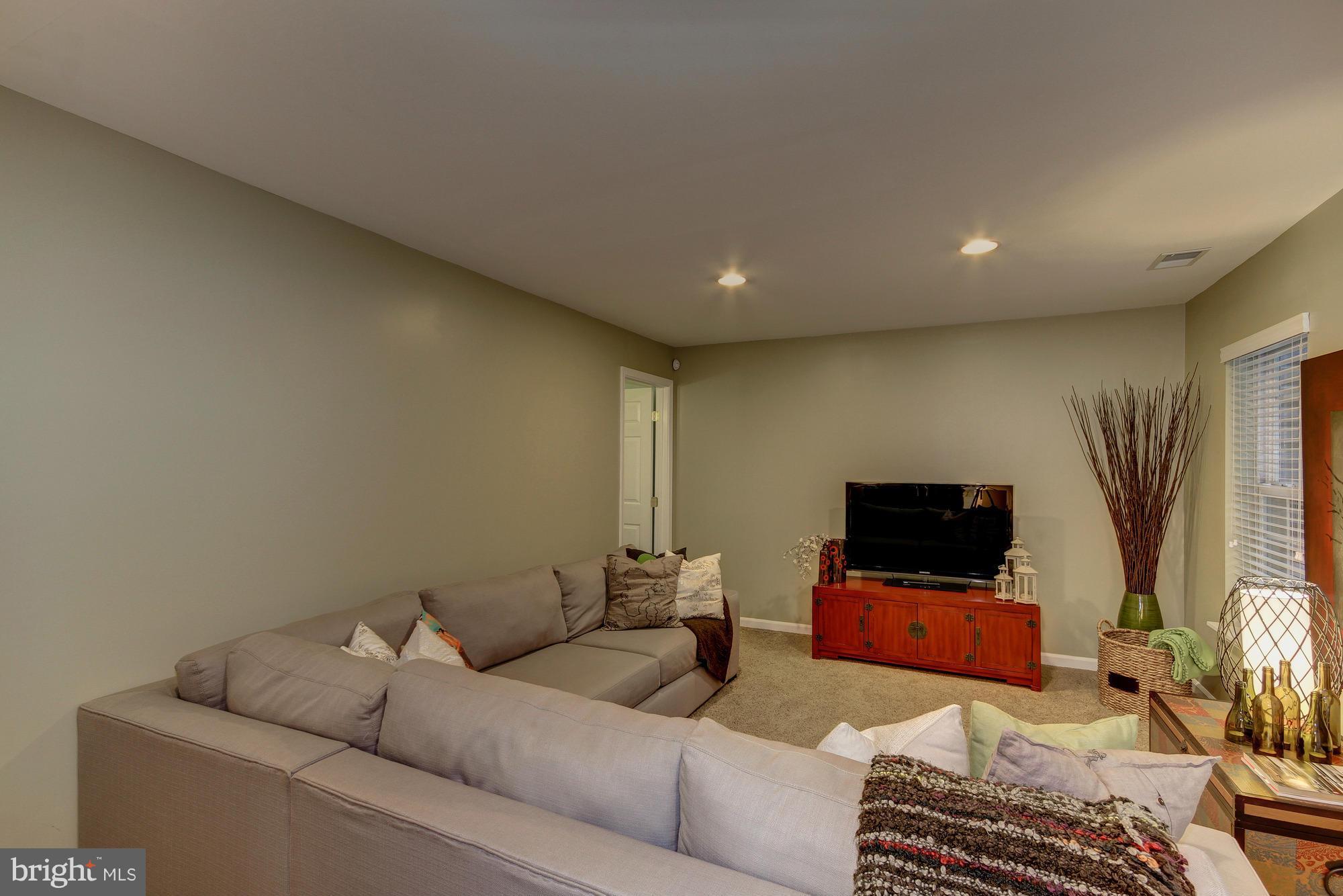 6162 Good Hunters Ride Columbia, MD 21045 - Photo 22 of 30 a living room with furniture and a flat screen tv