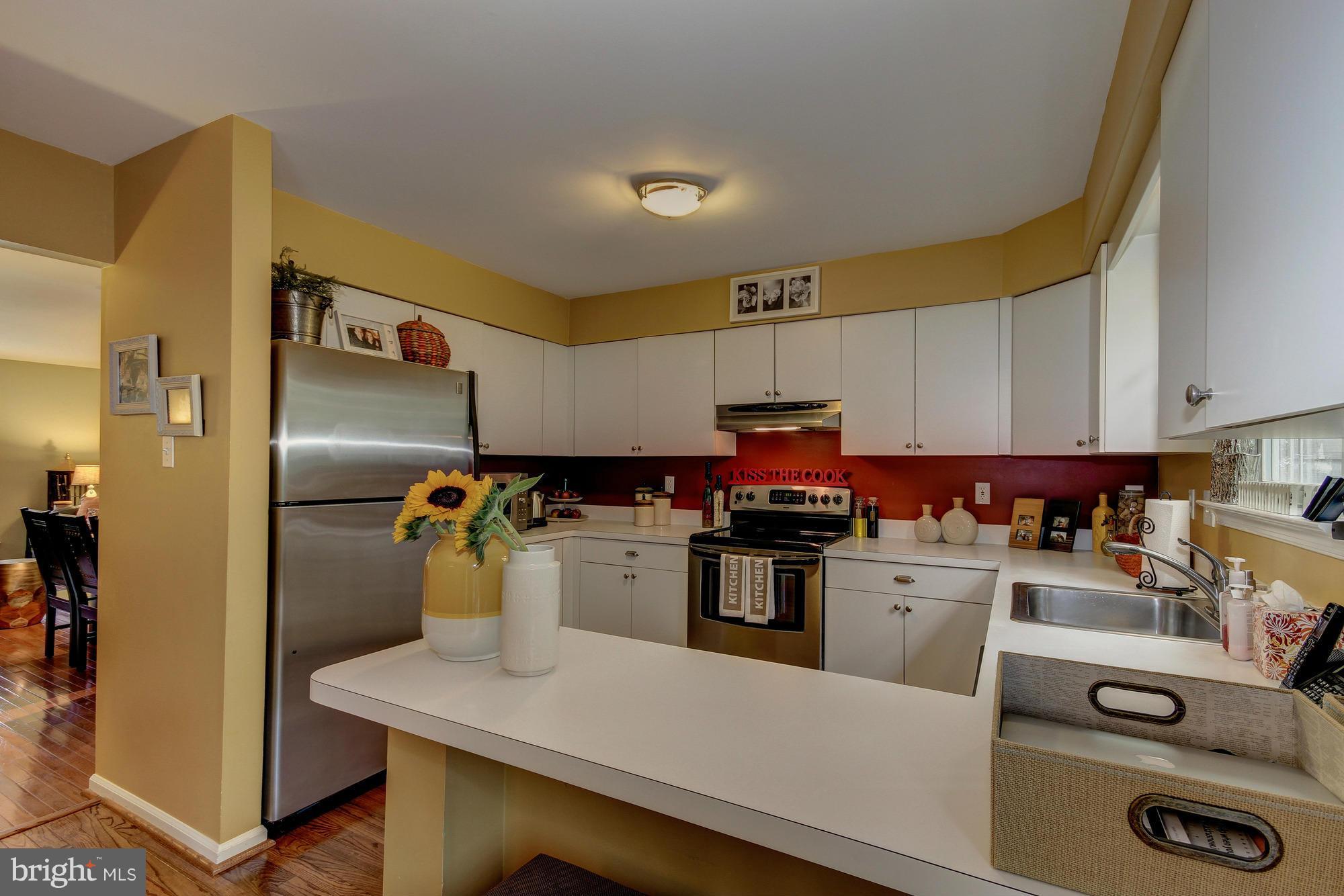 6162 Good Hunters Ride Columbia, MD 21045 - Photo 9 of 30 a kitchen with a refrigerator a stove and a sink