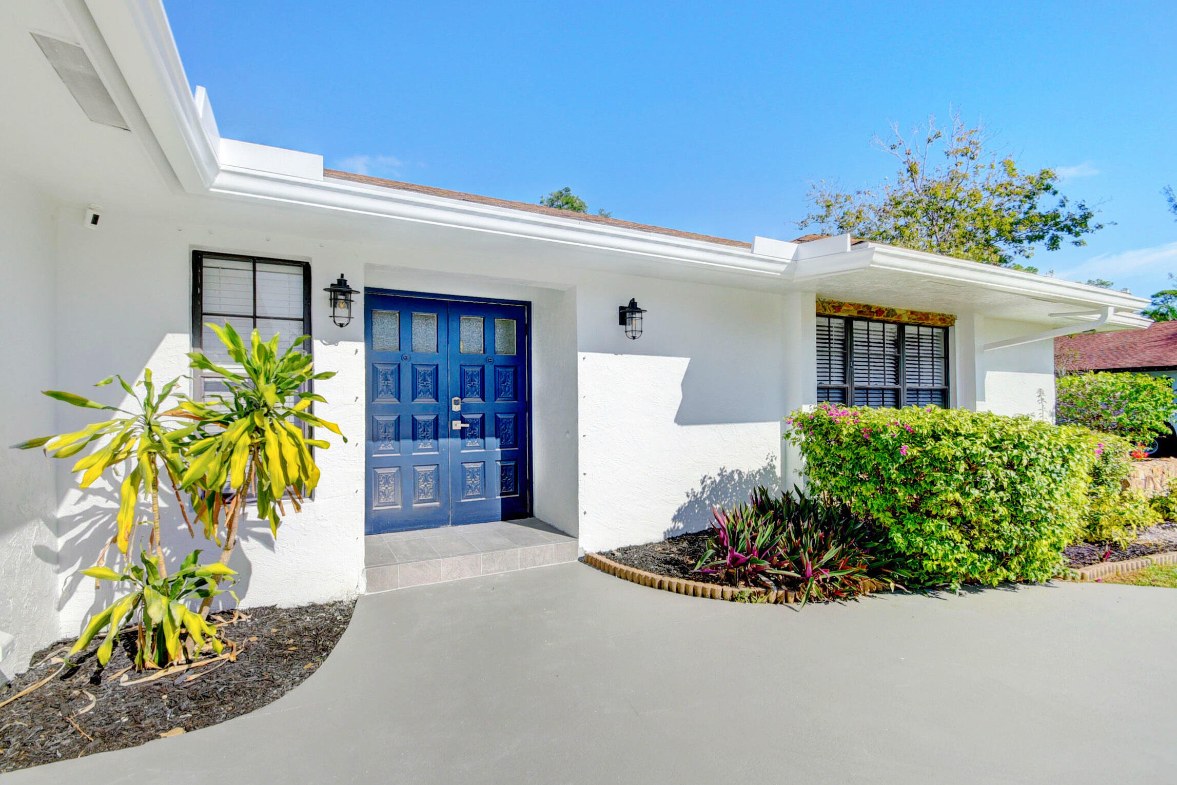 12073 Old Country Road North Wellington, FL 33414 - Photo 6 of 75 04_house (4) e