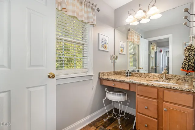 a view of an entryway with dining area