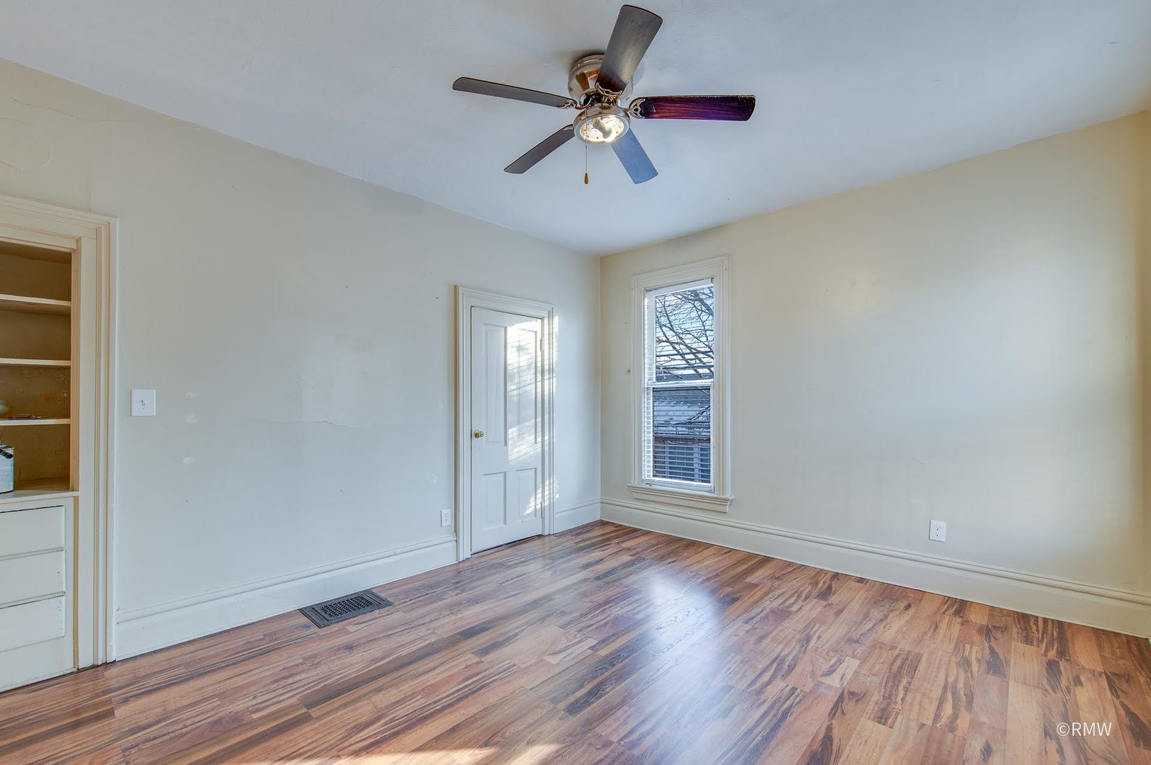 325 East Chicago Street, Unit 2 Elgin, IL 60120 - Photo 8 of 13