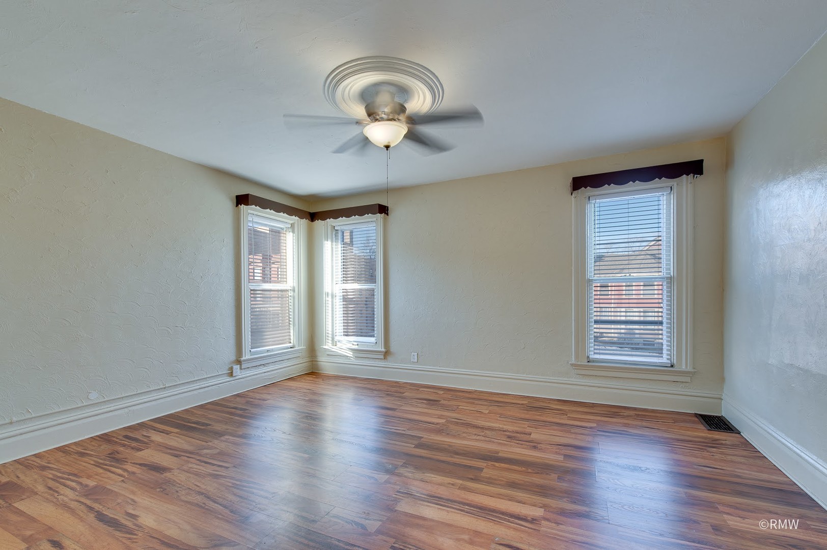 325 East Chicago Street, Unit 2 Elgin, IL 60120 - Photo 9 of 13