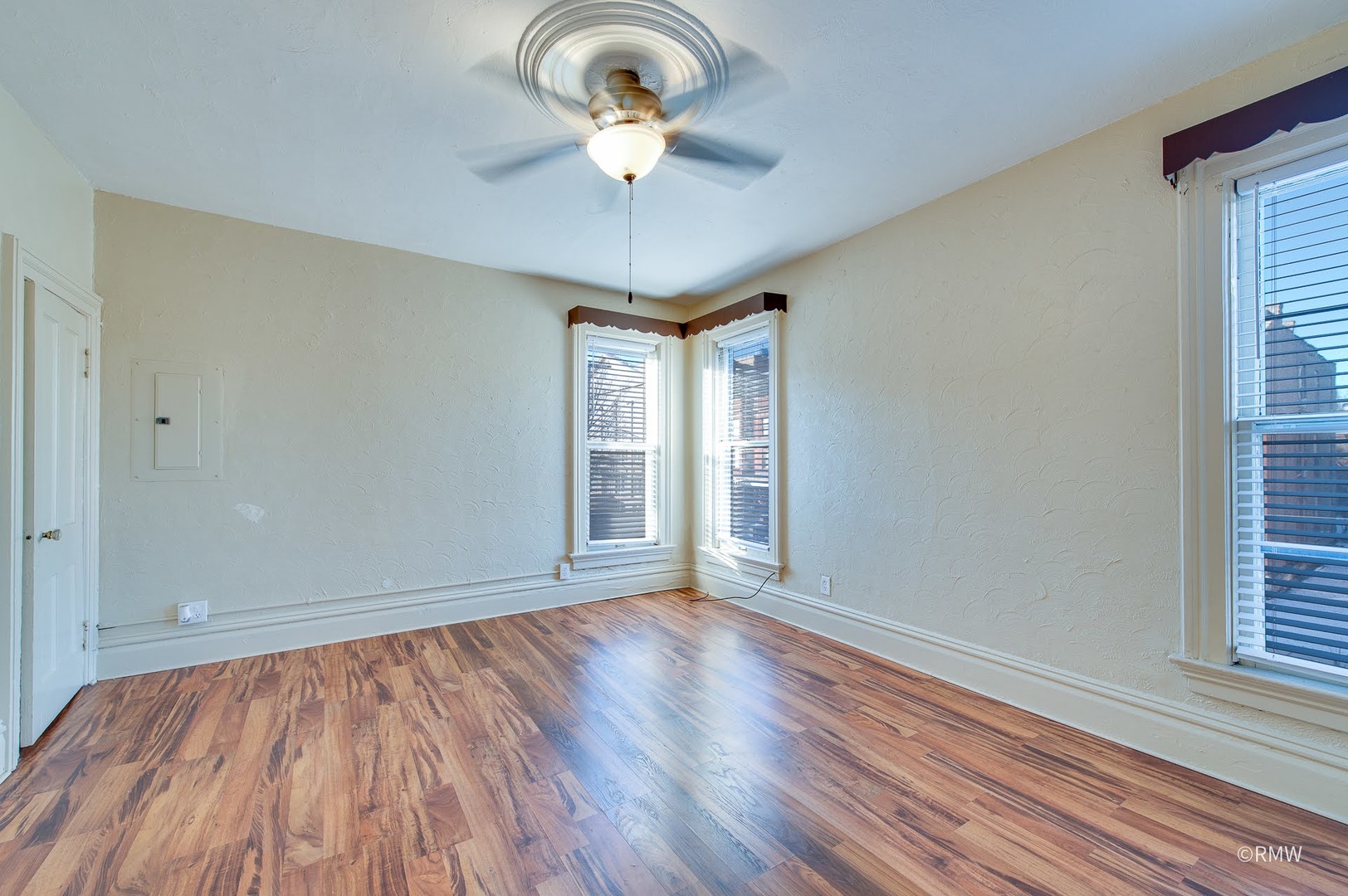 325 East Chicago Street, Unit 2 Elgin, IL 60120 - Photo 10 of 13