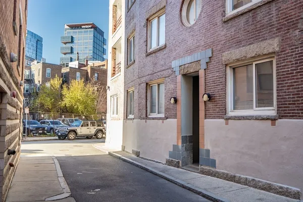 $3,875 | 19 Wiget Street, Unit 505, Boston, MA 02113