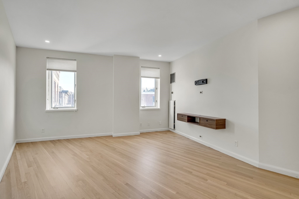 19 Wiget Street, Unit 505 Boston, MA 02113 - Photo 4 of 25