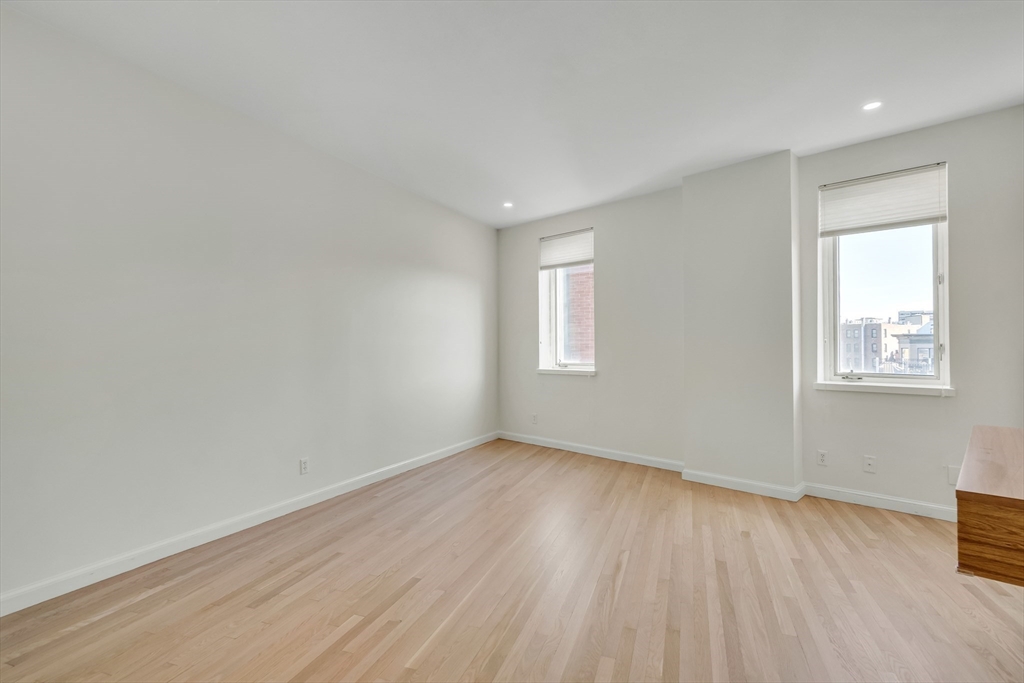 19 Wiget Street, Unit 505 Boston, MA 02113 - Photo 5 of 25
