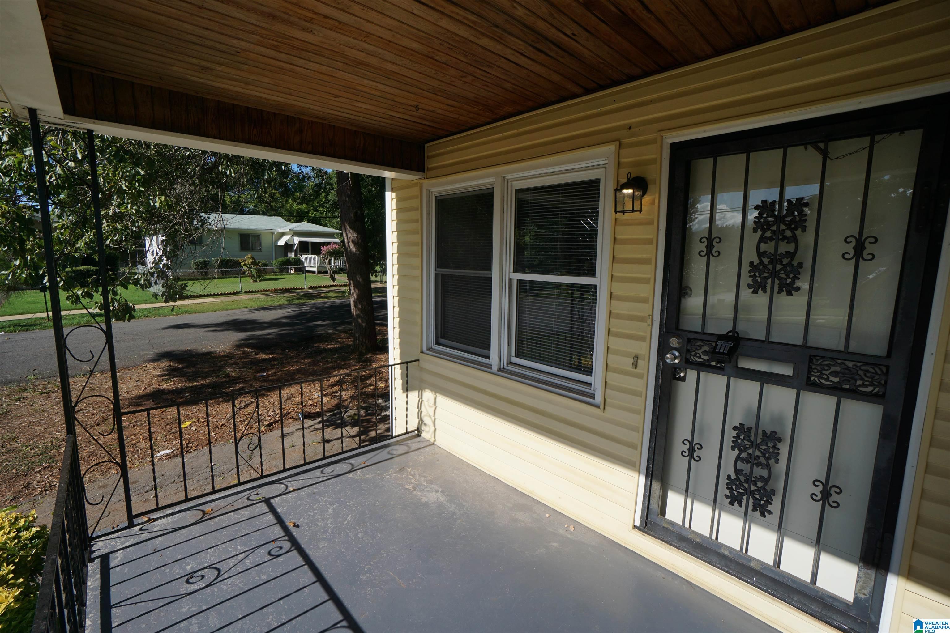 1688 18th Way Southwest Birmingham, AL 35211 - Photo 5 of 37