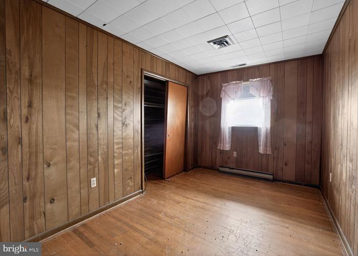 4802 Railroad Avenue Rhodesdale, MD 21659 - Photo 15 of 18 an empty room with windows