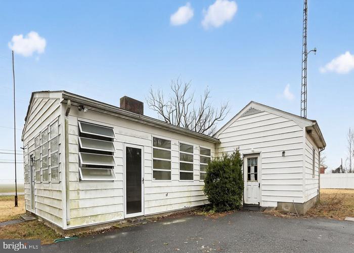 4802 Railroad Avenue Rhodesdale, MD 21659 - Photo 4 of 18 a front view of a house
