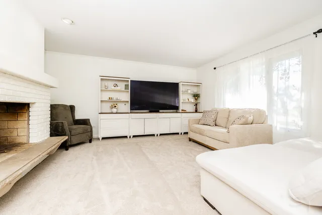 $499,999 | 481 Pleasant Hill Road, Frankfort, IL 60423