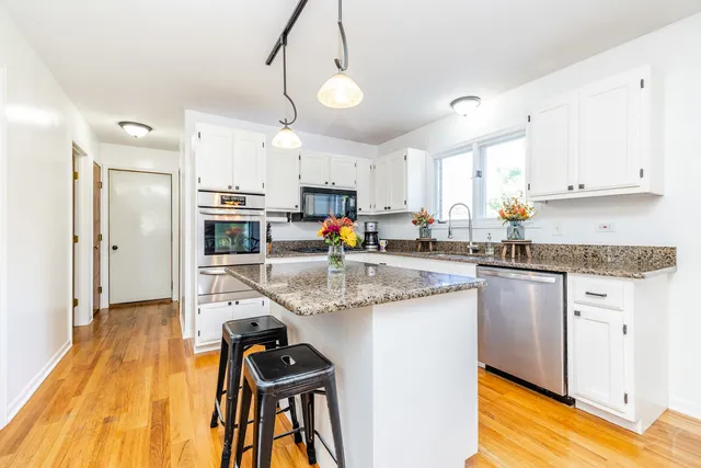 $499,999 | 481 Pleasant Hill Road, Frankfort, IL 60423