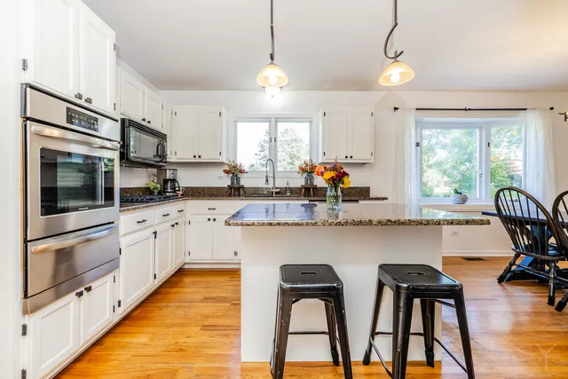 $499,999 | 481 Pleasant Hill Road, Frankfort, IL 60423