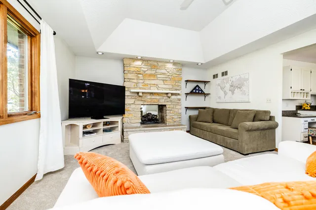 $499,999 | 481 Pleasant Hill Road, Frankfort, IL 60423