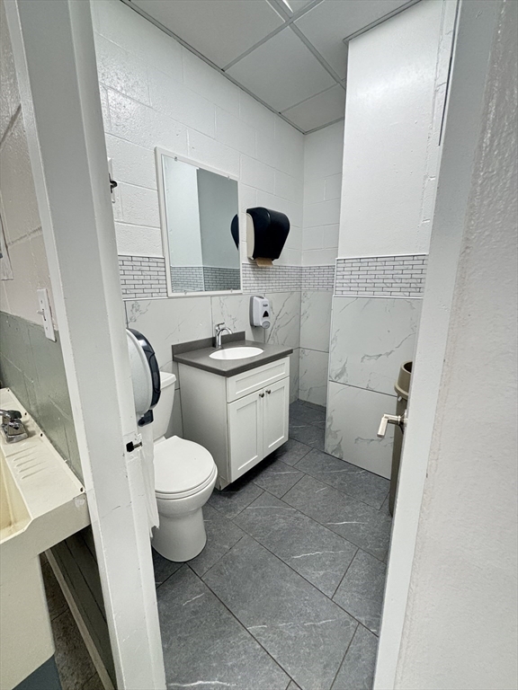 2 Hawthorne Place, Unit 7O Boston, MA 02114 - Photo 13 of 17 a bathroom with a toilet sink and mirror