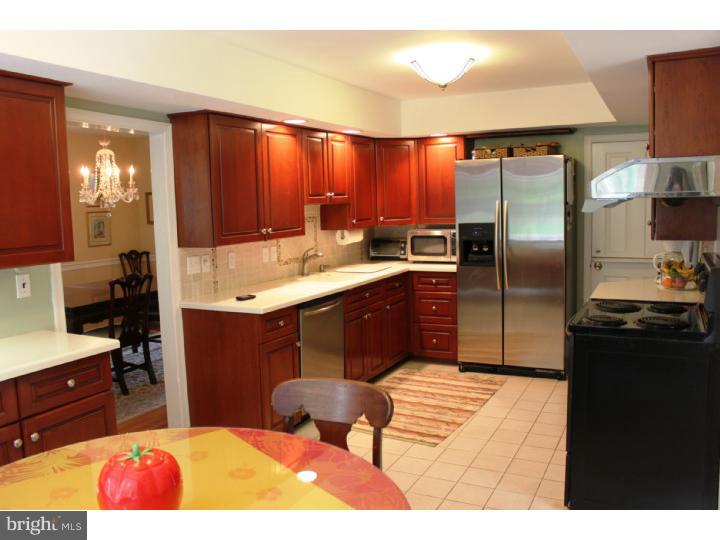 270 Lawrence Lane Wayne, PA 19087 - Photo 11 of 25 Kitchen