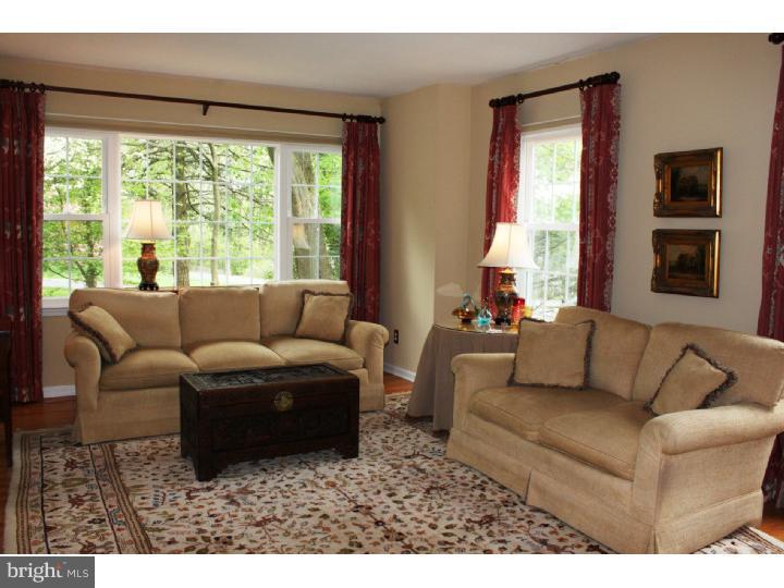 270 Lawrence Lane Wayne, PA 19087 - Photo 8 of 25 Living Room