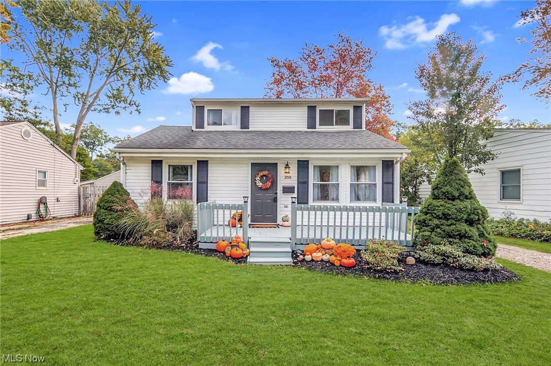 355 Dellwood Road Avon Lake, OH 44012 - Photo 1 of 35 View of front facade with a porch and a front lawn