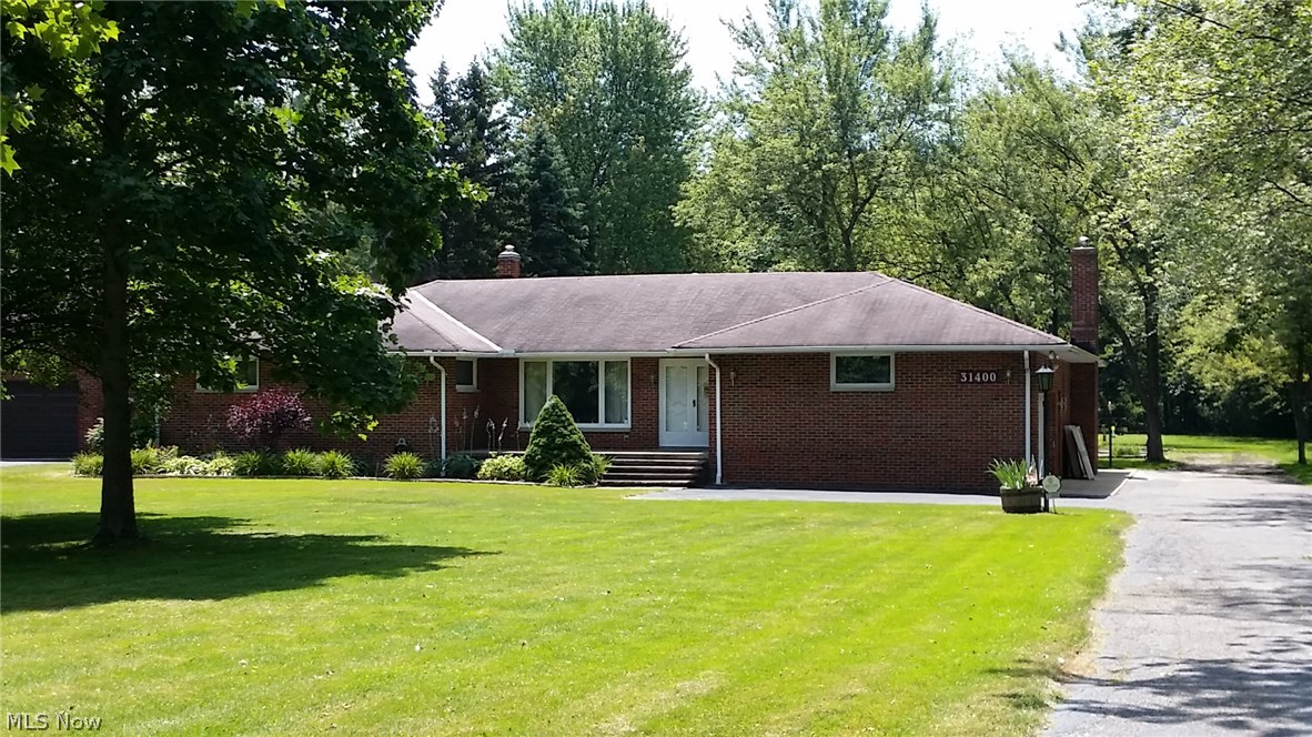 House sits approx. 200 ft. from street