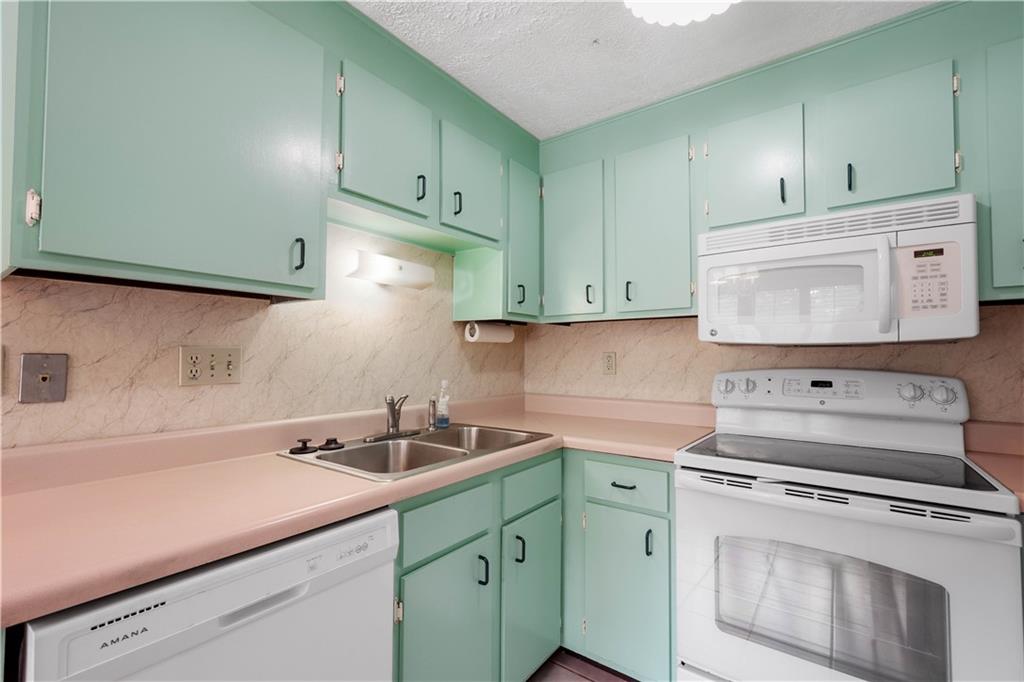 536 Hunters Path Road Bridgeville, PA 15017 - Photo 10 of 27