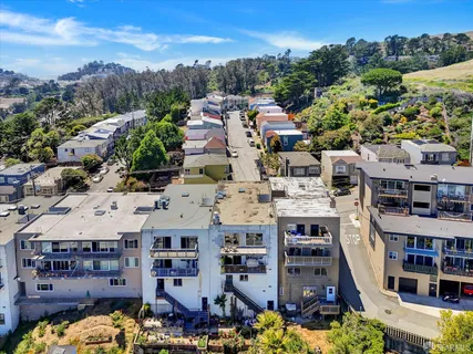 $2,400,000 | 915 Burnett Avenue, San Francisco, CA 94131