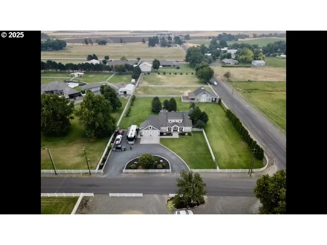 a picture of city view