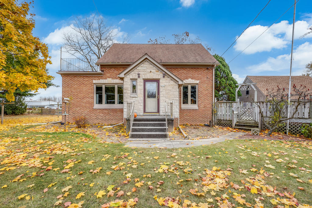 4729 Vista Road Manitowoc, WI 54220 - Photo 2 of 38 IMG_3525