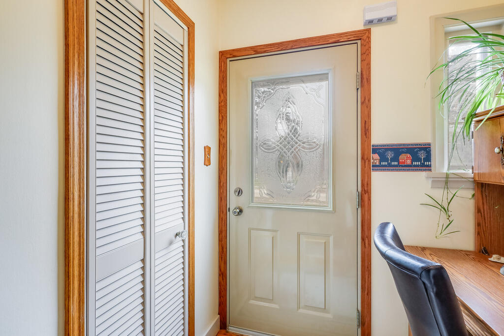 4729 Vista Road Manitowoc, WI 54220 - Photo 3 of 38 IMG_3265