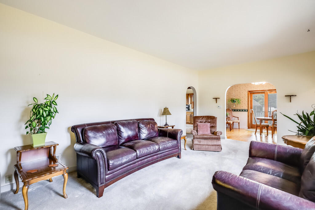 4729 Vista Road Manitowoc, WI 54220 - Photo 6 of 38 IMG_3295