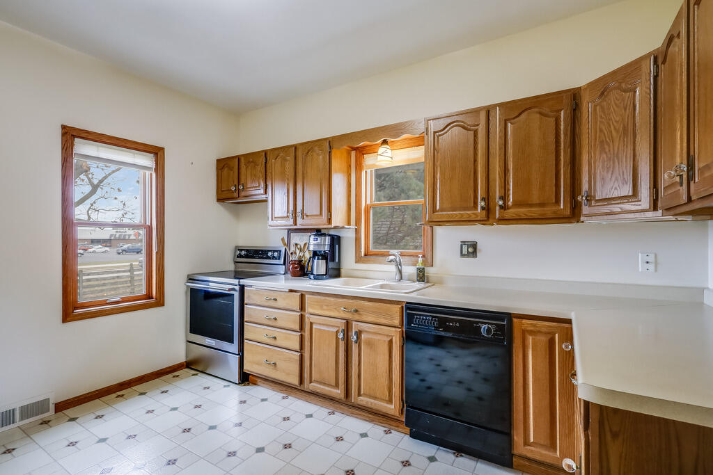 4729 Vista Road Manitowoc, WI 54220 - Photo 10 of 38 IMG_3375