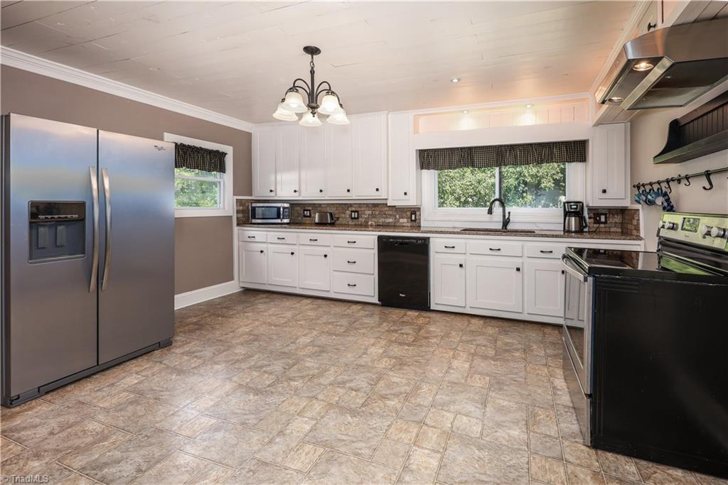 545 Mt Shepherd Road Asheboro, NC 27205 - Photo 20 of 49 Kitchen with dishwasher. Refrigerator remains