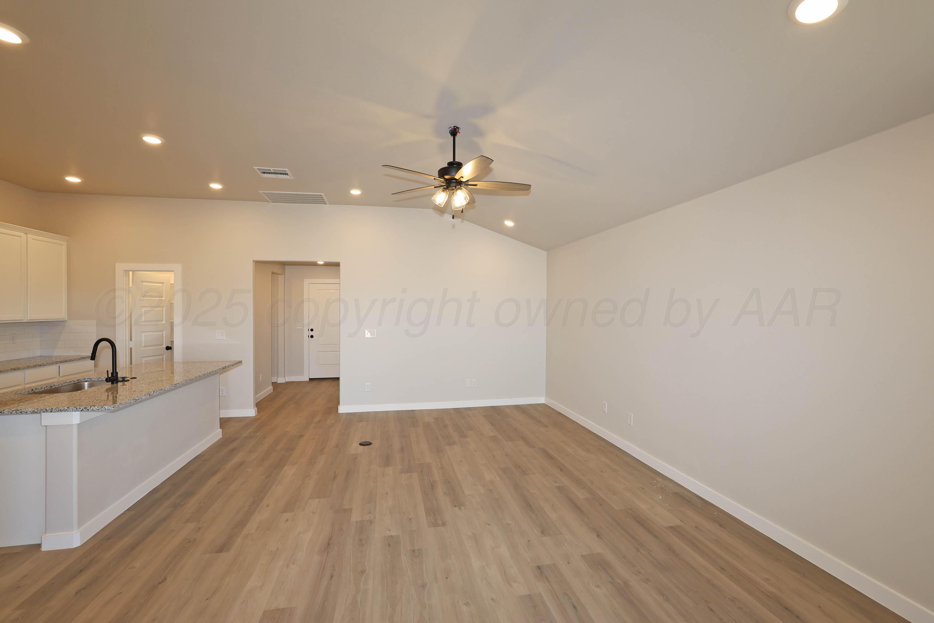 9704 Firewood Lane Amarillo, TX 79124 - Photo 5 of 32 5-Living Area