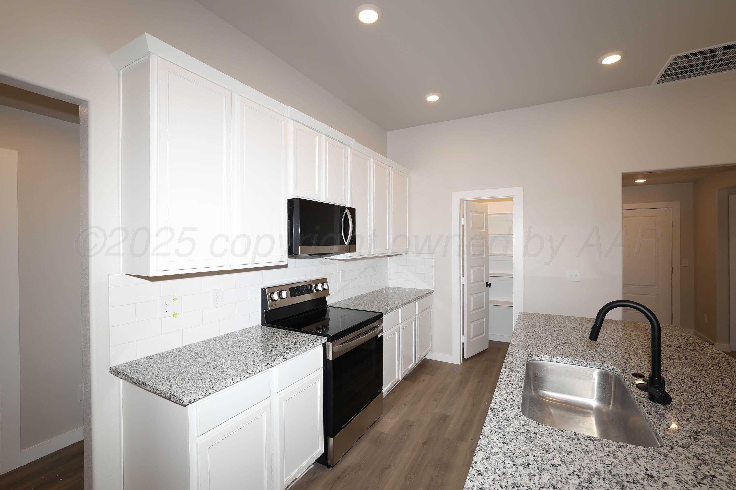 9704 Firewood Lane Amarillo, TX 79124 - Photo 9 of 32 9-Kitchen