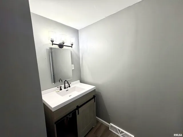 $285,000 | 405 234th Street, Aledo, IL 61231