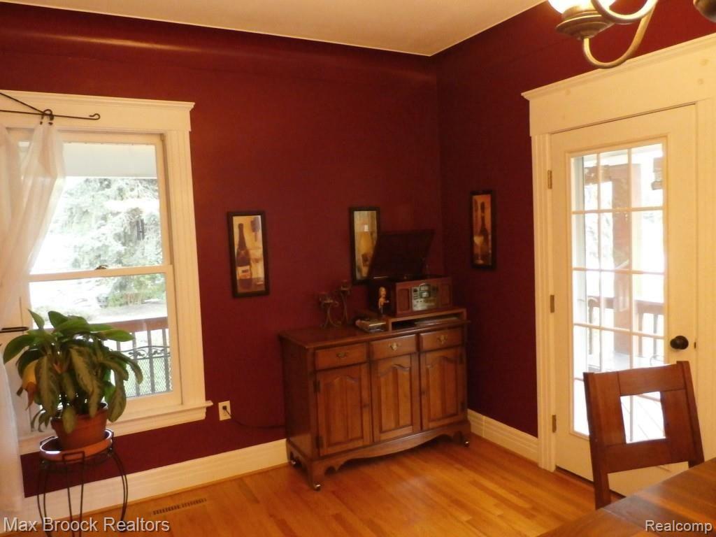 1528 Crooks Road Royal Oak, MI 48067 - Photo 6 of 21 P9120021.jpg