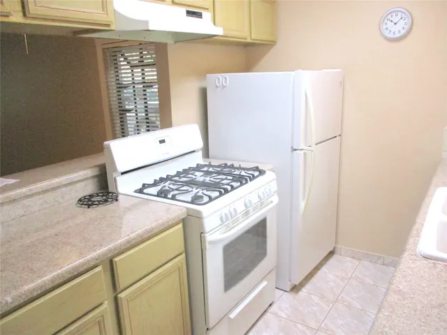 $1,350 | 10122 Shadow Wood Drive, Unit 16, Houston, TX 77043