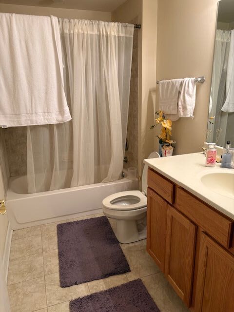 77 North Wolf Road, Unit 210 Northlake, IL 60164 - Photo 8 of 16 a bathroom with a sink a toilet and tub