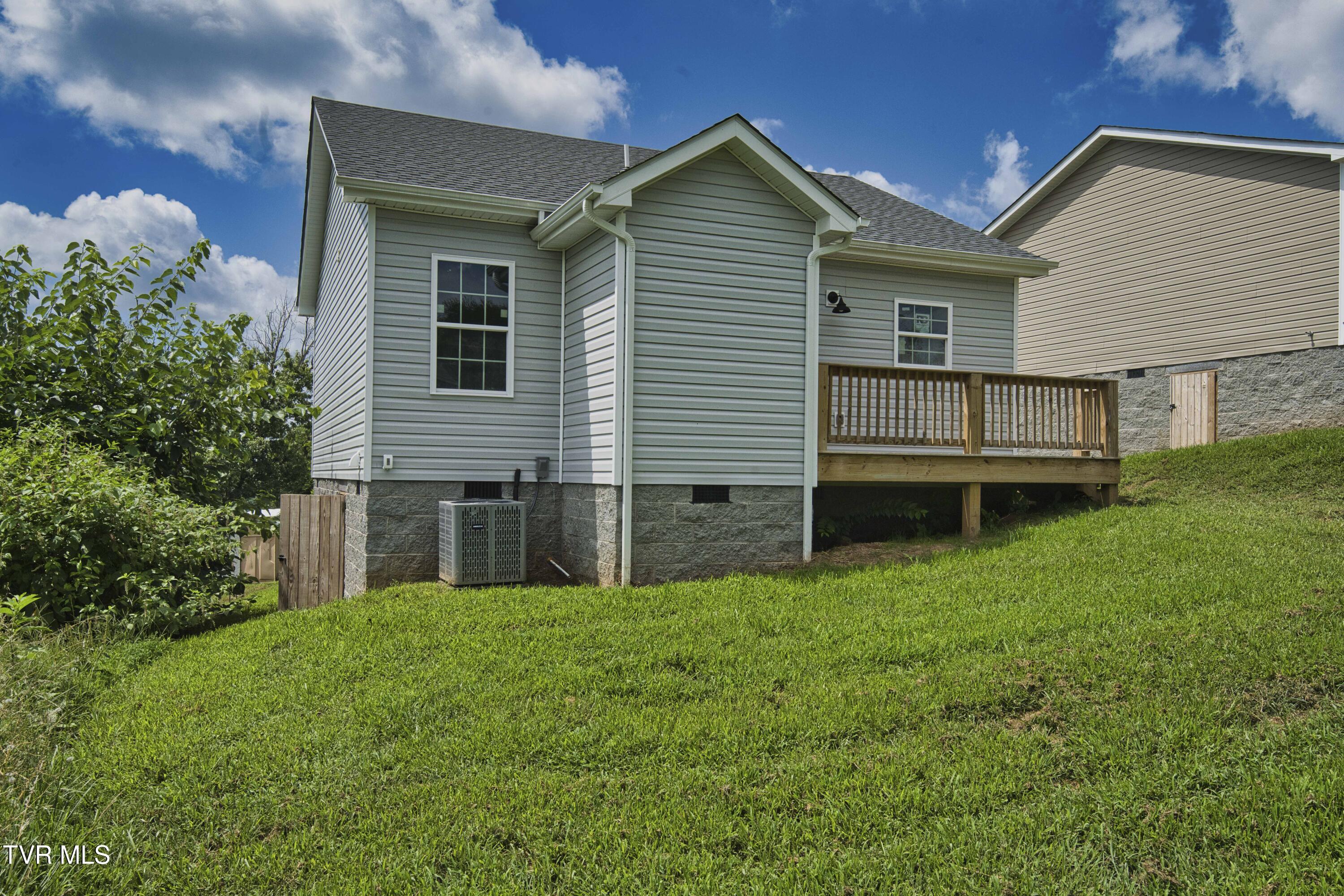 1720 Pendleton Street Kingsport, TN 37660 - Photo 2 of 20 Pendleton_1