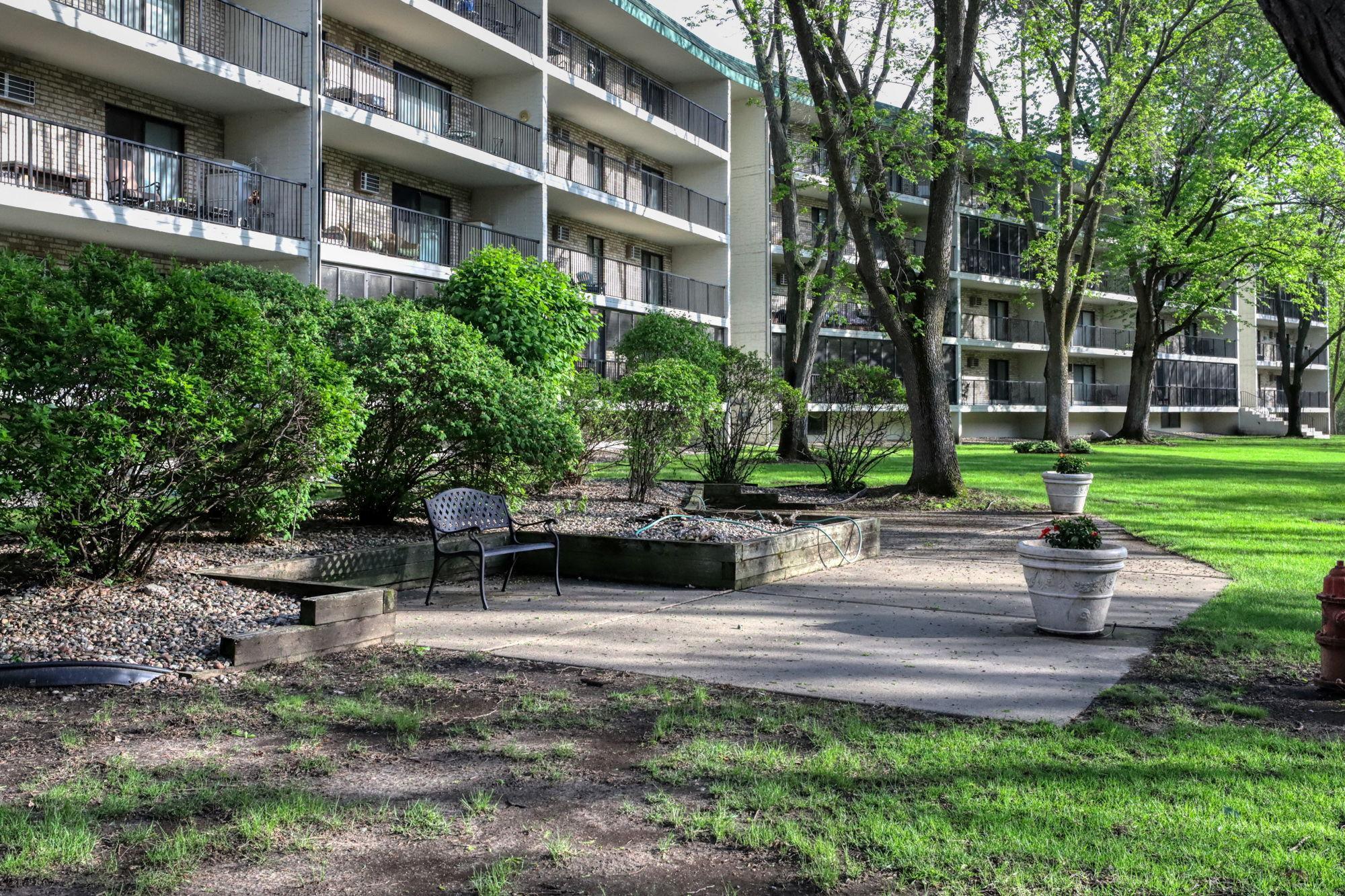 10401 Cedar Lk Road South, Unit 405 Hopkins, MN 55305 - Photo 5 of 22