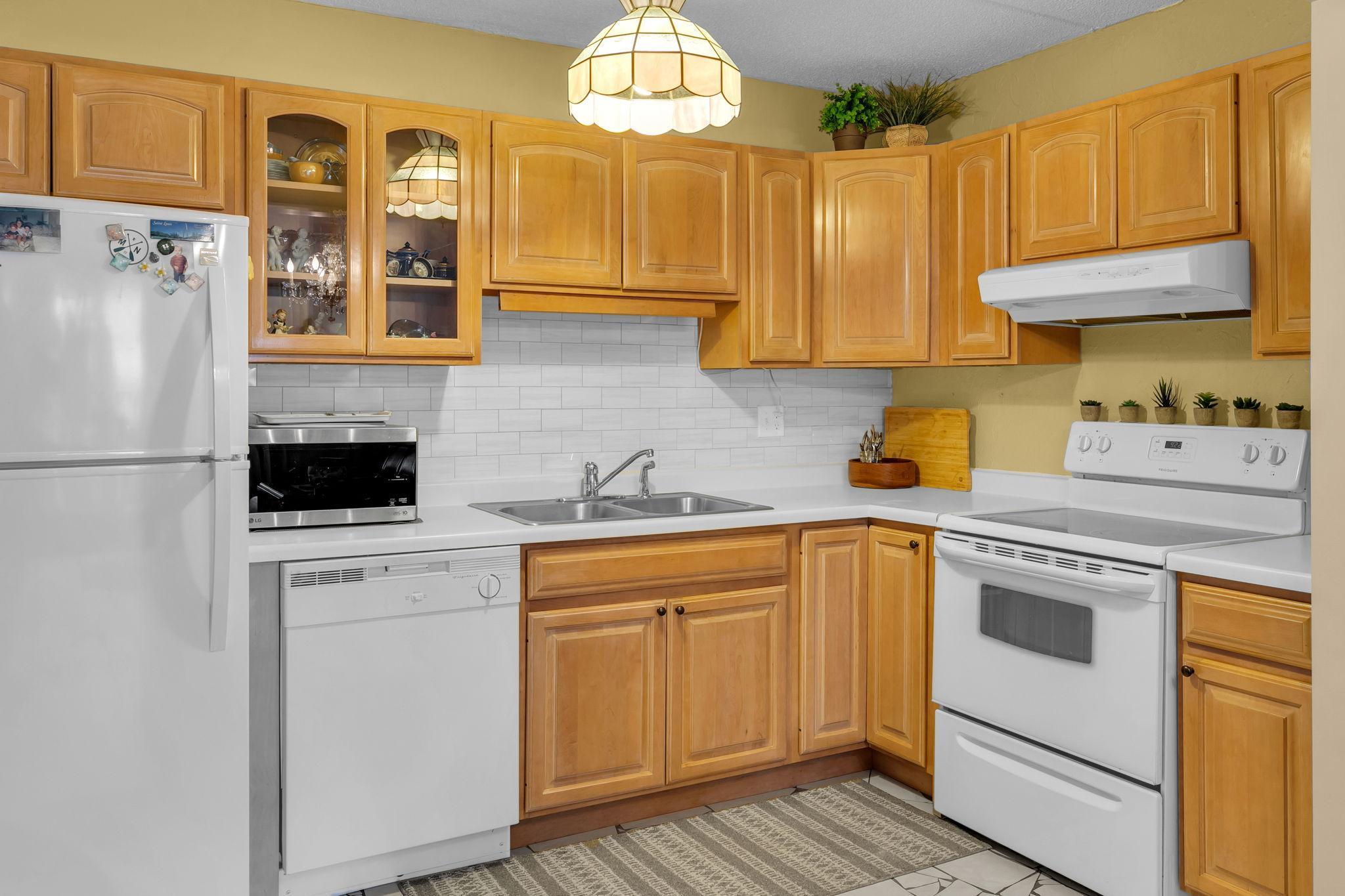 10401 Cedar Lk Road South, Unit 405 Hopkins, MN 55305 - Photo 7 of 22