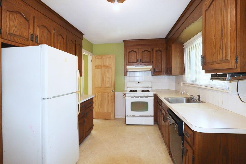 17 Overlook Drive Springfield, MA 01118 - Photo 3 of 20 Gallery Image 3
