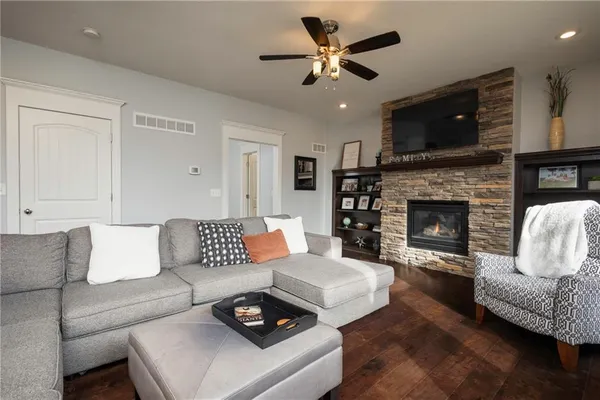 $489,900 | 629 Oakmont Drive, Warrensburg, MO 64093