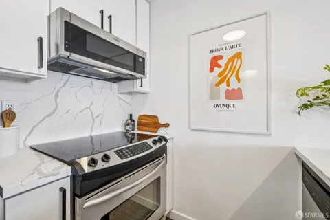 $675,000 | 5330 Diamond Heights Boulevard, Unit J301, San Francisco, CA 94131