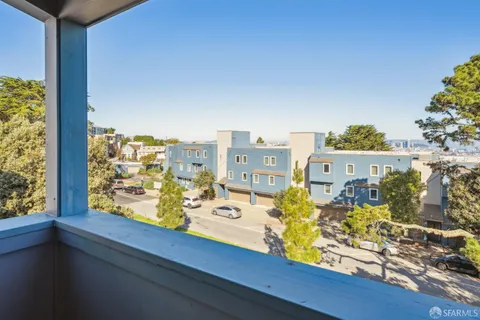 $675,000 | 5330 Diamond Heights Boulevard, Unit J301, San Francisco, CA 94131