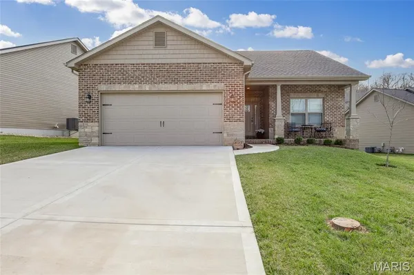 $365,000 | 8013 Villa Valley Lane, Caseyville, IL 62232