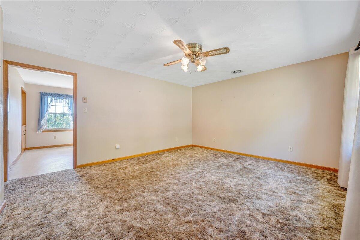 1142 Nemmo Road Vinton, VA 24179 - Photo 2 of 35 02-MIB00764