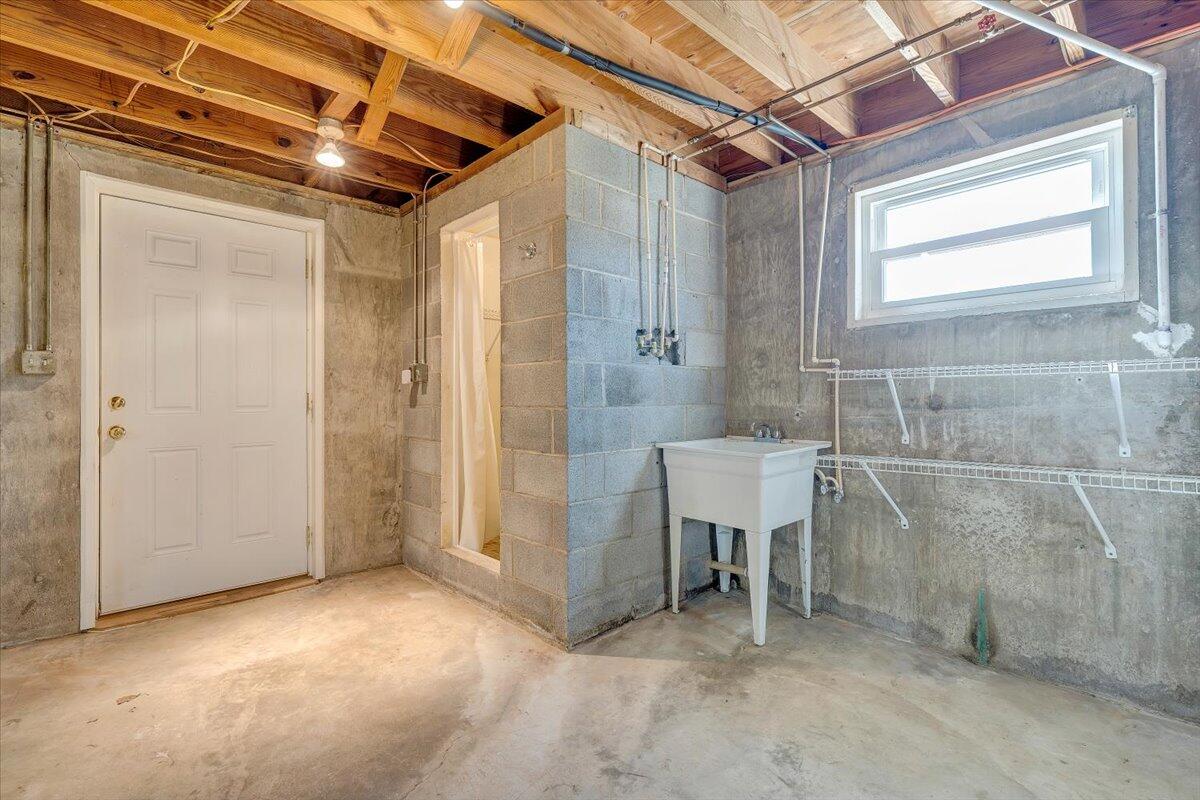 1142 Nemmo Road Vinton, VA 24179 - Photo 22 of 35 23-MIB00827