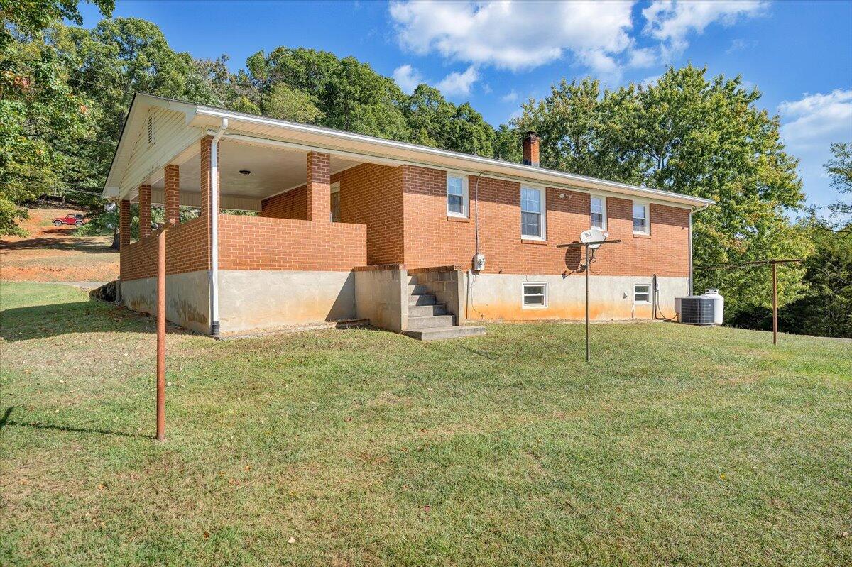 1142 Nemmo Road Vinton, VA 24179 - Photo 27 of 35 27-MIB00839