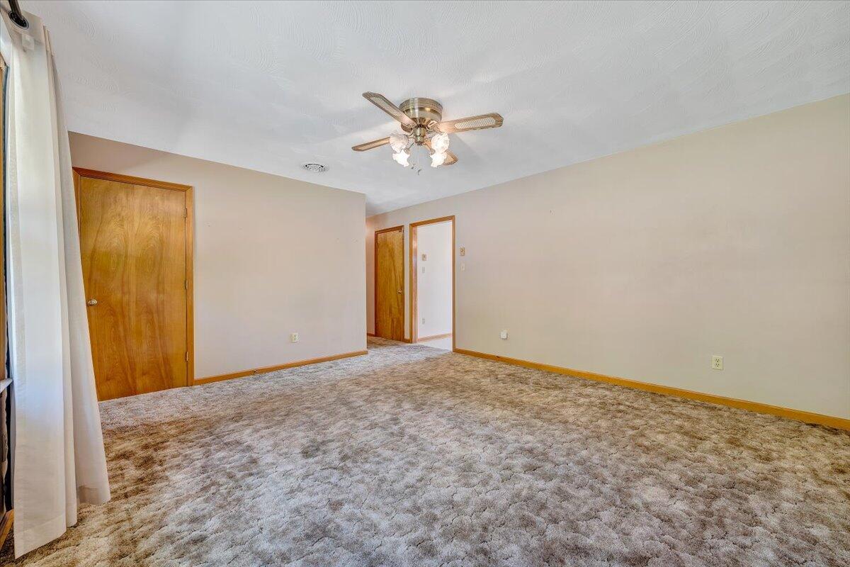 1142 Nemmo Road Vinton, VA 24179 - Photo 3 of 35 03-MIB00767